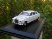 Daimler Ds420, Gaz-24