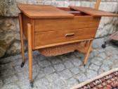 Vintažinis mid century rankdarbių staliukas - nuotraukos Nr. 16