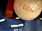 Nauja Boston Red Sox beisbolo pirštinė su kamuoliu - nuotraukos Nr. 6