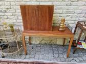 Vintažinis mid century riešutmedžio baro staliukas