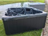 Prabangi masažinė sūkurinė vonia (jakuzzi)