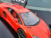 Lamborgini su pultu