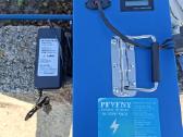 Elektrinio dviračio baterija ir pakrovėjas