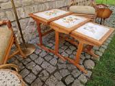 Vintažinių mid century ąžuolinių staliukų trio