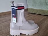 Tommy Hilfiger odiniai aulinukai, kainavo 200eu