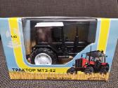1:43 traktoriaus modeliukas Mtz-82