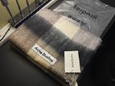 Acne Studios salikas
