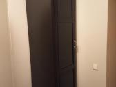 Juoda Ikea Pax spinta