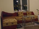 Sofa lova kampas dešinys su pagalvėmis ir staliuku