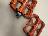 Reverse Components Escape pedalai