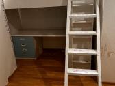 Aukšta lova su rašomuoju stalu Ikea Smastad - nuotraukos Nr. 6