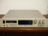 Akai S3000xl sampleris su priedais