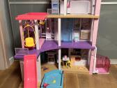 Barbie Mattel namas su baseinu