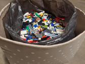 Lego detalių pilna dėžė ir traktorius - nuotraukos Nr. 2