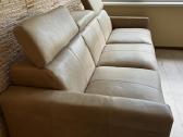 Parduodama puikios būklės odinė sofa su pufu - nuotraukos Nr. 3