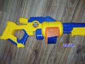 Nerf ir kiti žaisliniai šautuvai.