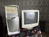Retro kompiuteris su monitoriumi