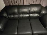 Juoda eko odos sofa