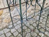 Vintažiniai kaltinio plieno konsoliniai staliukai - nuotraukos Nr. 4