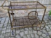 Vintažinis žalvario ir tonuoto stiklo servantas - nuotraukos Nr. 2