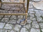 Vintažinis žalvario ir tonuoto stiklo servantas - nuotraukos Nr. 3