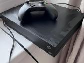 X box One X zaidimu konsole