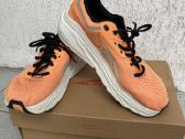 4 Altra bėgimo/ laisvalaikio, Nike geri ir kt.