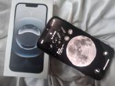 iPhone 16e su deklu ir pokroveju ir Su dežute akum - nuotraukos Nr. 2