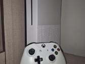 Xbox One S 1tb + 3 žaidimai