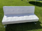 Balta odinė sofa