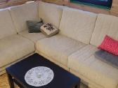 Sofa kampas su miegama funkcija