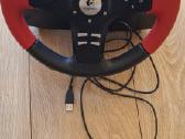 Logitech Formula Force Ex vairas su pedalais.