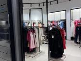 Rezervuojama drabužių parduotuvės prekybinė įranga - nuotraukos Nr. 21