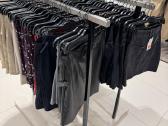 Rezervuojama drabužių parduotuvės prekybinė įranga - nuotraukos Nr. 34