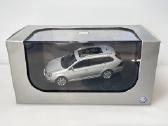 Volkswagen Golf V Variant sidabrinė 1:43 Autoart - nuotraukos Nr. 2