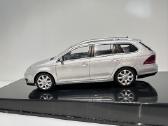 Volkswagen Golf V Variant sidabrinė 1:43 Autoart - nuotraukos Nr. 5