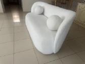 Moderni balta sofa su pagalvėlėmis - nuotraukos Nr. 4
