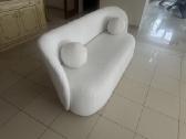 Moderni balta sofa su pagalvėlėmis - nuotraukos Nr. 5