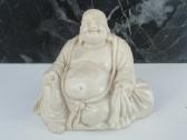 Sena Budos statulele besijuokiantis buda