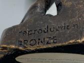 Bronzinė statula "Vyras su bezdžione" - nuotraukos Nr. 9