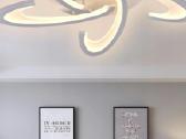 Modernus LED lubu šviestuvas.
