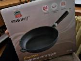 King Hoff keptuvė su medžio rankena