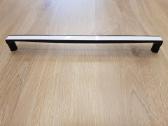 Rankenėlės metalinės baldams balta/juoda 32 cm.