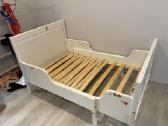 Auganti Ikea lova