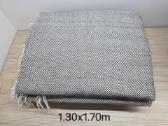 4nauji lengvi akrilo pledai 1.30x1.70m