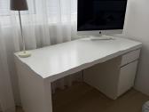 Ikea rašomieji stalai ir lentyna