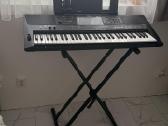 Sintezatorius Yamaha Psr-e463 su stovu