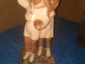 Kauno dailes statulele.