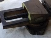 Stakliniai spaustuvai d 160mm.
