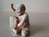 Netsuke ,berankis prašantis išmaldos'' - nuotraukos Nr. 7